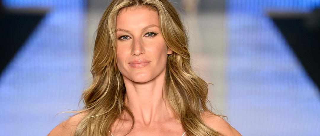 Close-up image of Gisele Bündchen rocking blonde, wavy hairstyle on the runway Desktop