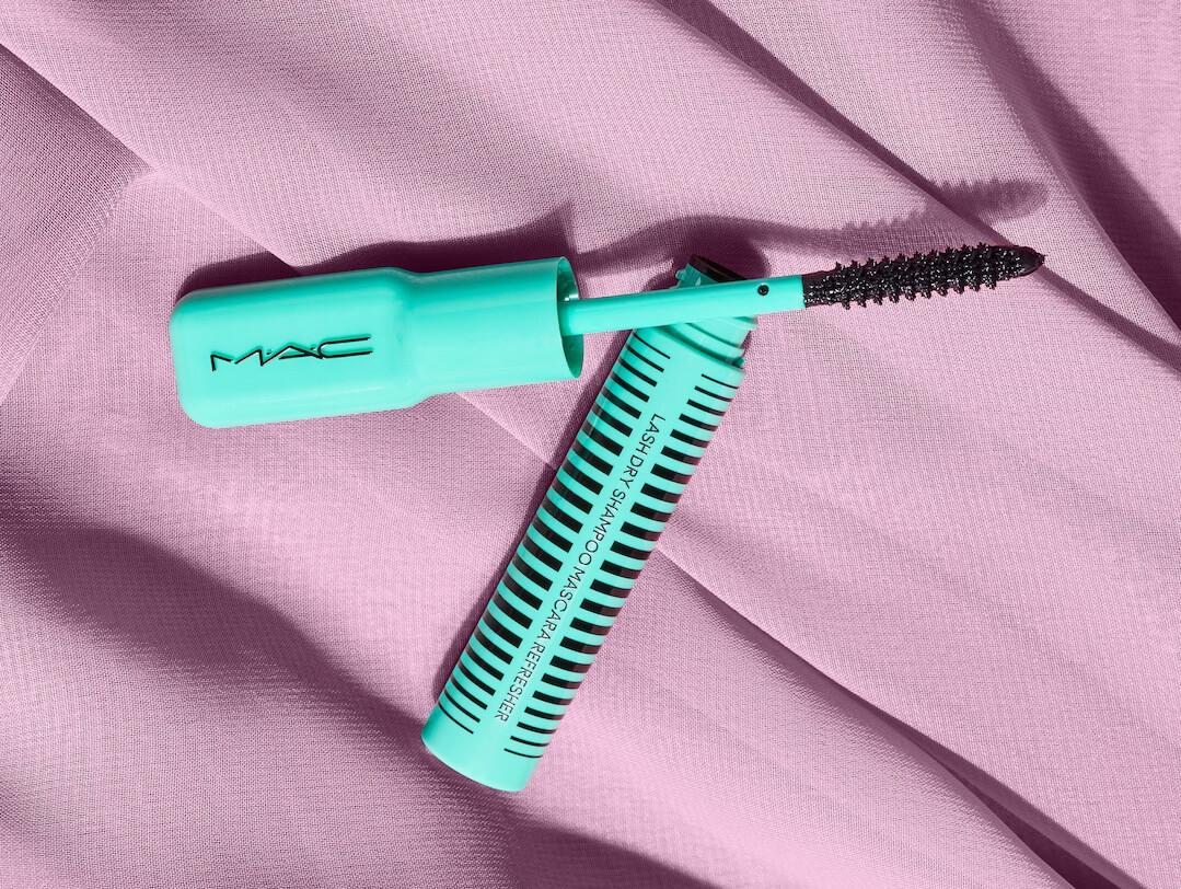 MAC Lash Dry Shampoo Mascara Refresher Review