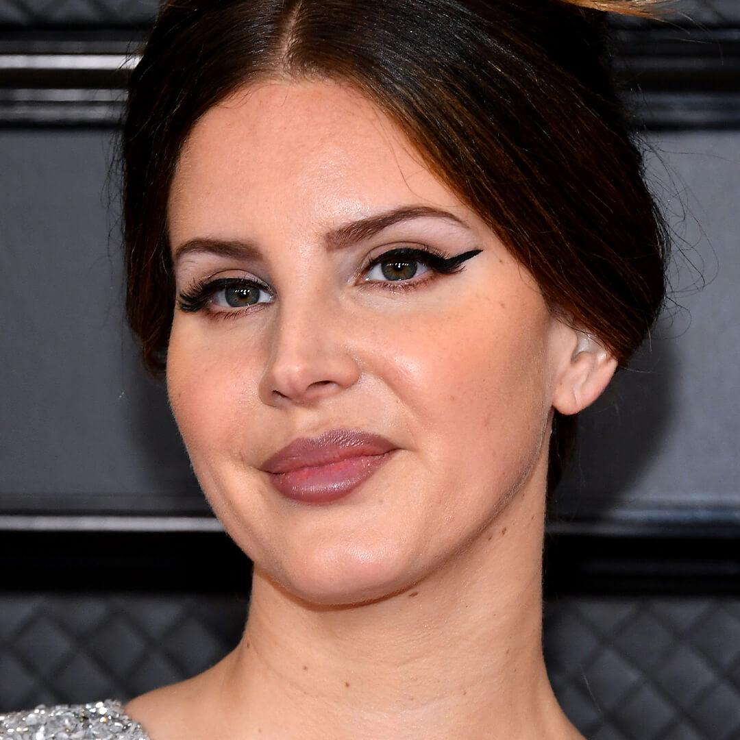 Lana Del Rey rocking a bold cat eyeliner look Desktop