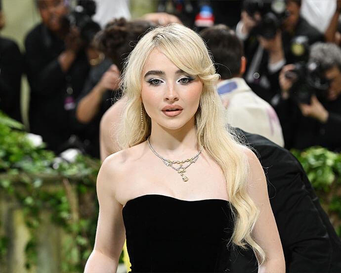 sabrina-carpenter-best-hair-makeup-looks-08