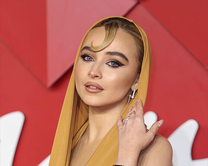 sabrina-carpenter-best-hair-makeup-looks-09