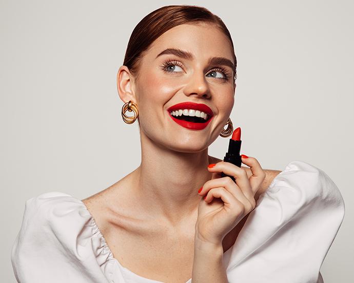 what-color-lipstick-makes-teeth-look-whiter desktop