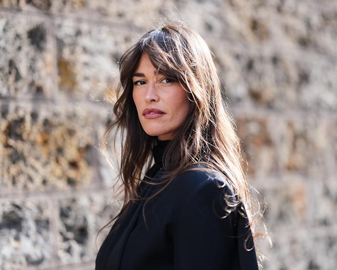 curtain-bangs-with-layers-how-to-style desktop