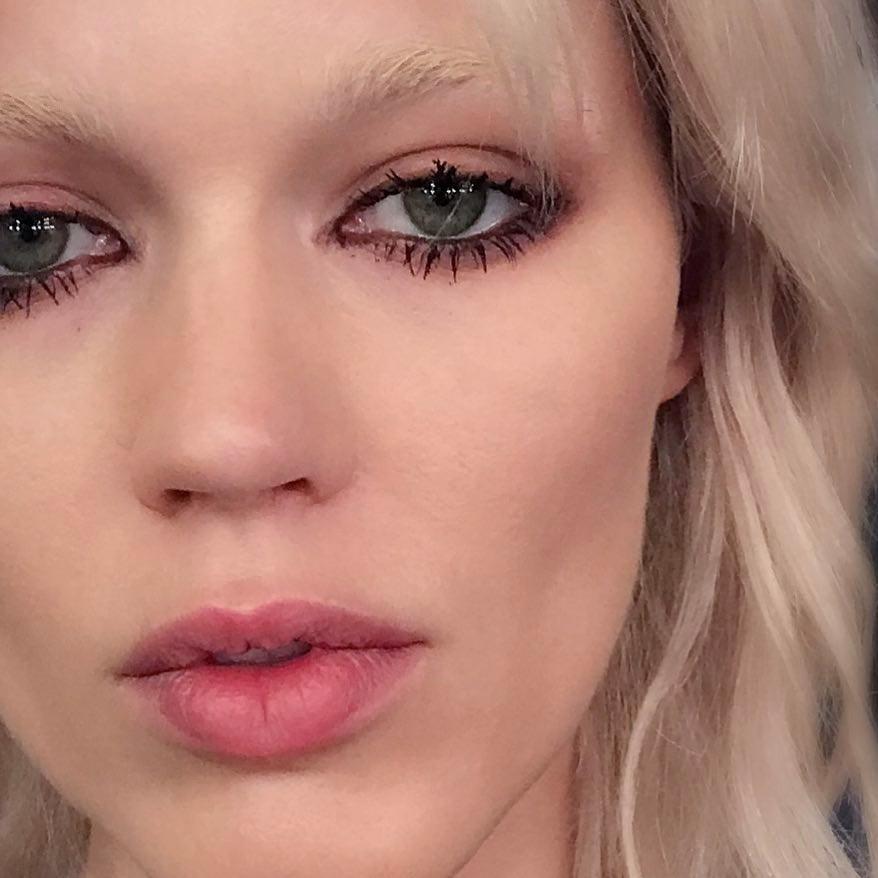 clumpy-mascara mobile