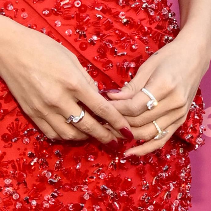 Selena Gomez-s Bordeaux Jelly Nails mobile