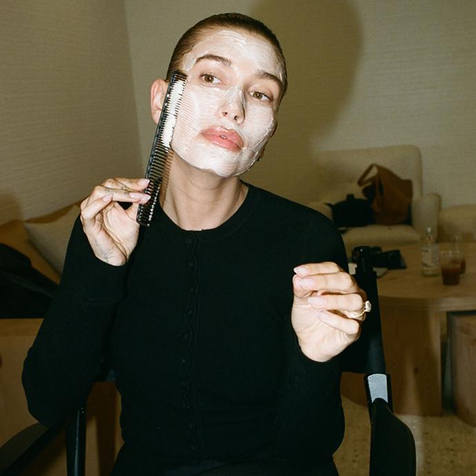 hailey-bieber-face-mask-comb mobile