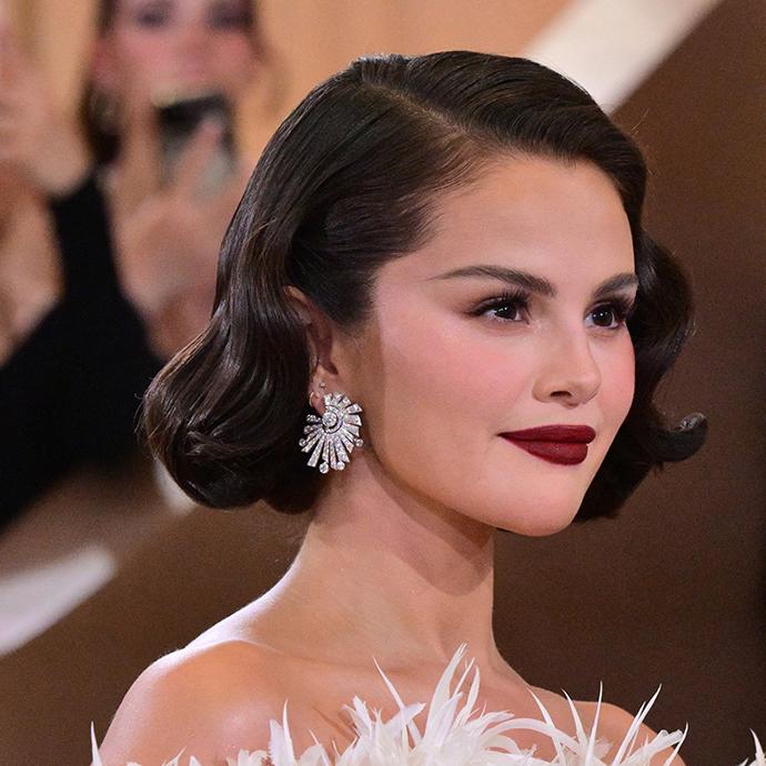 Selena Gomez-s Burgundy Lipstick thanksgiving-makeup-looks mobile