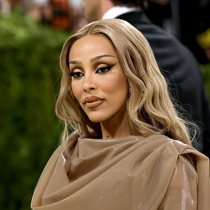 Doja Cat-s Chocolate-Brown Eye Makeup thanksgiving-makeup-looks mobile