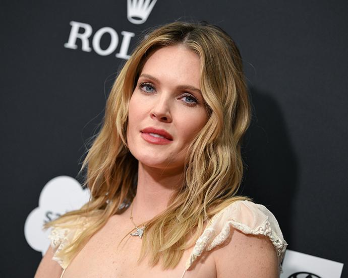 hot-honey-blonde-hair desktop