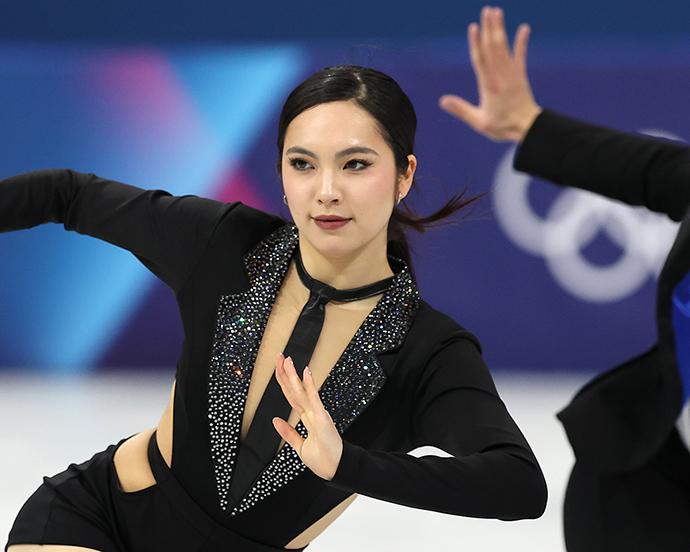 05 winter-olympics-2026-figure-skating-beauty-looks