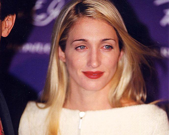 01 carolyn-bessette-kennedy-beauty-looks
