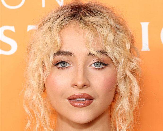 sabrina-carpenter-best-hair-makeup-looks-06