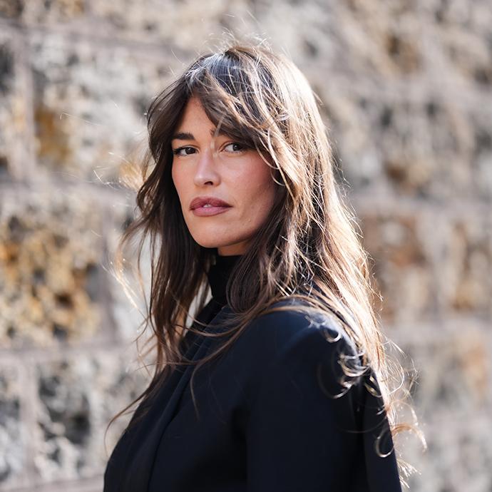 curtain-bangs-with-layers-how-to-style mobile