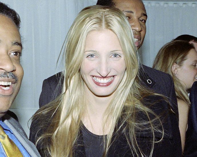 03 carolyn-bessette-kennedy-beauty-looks