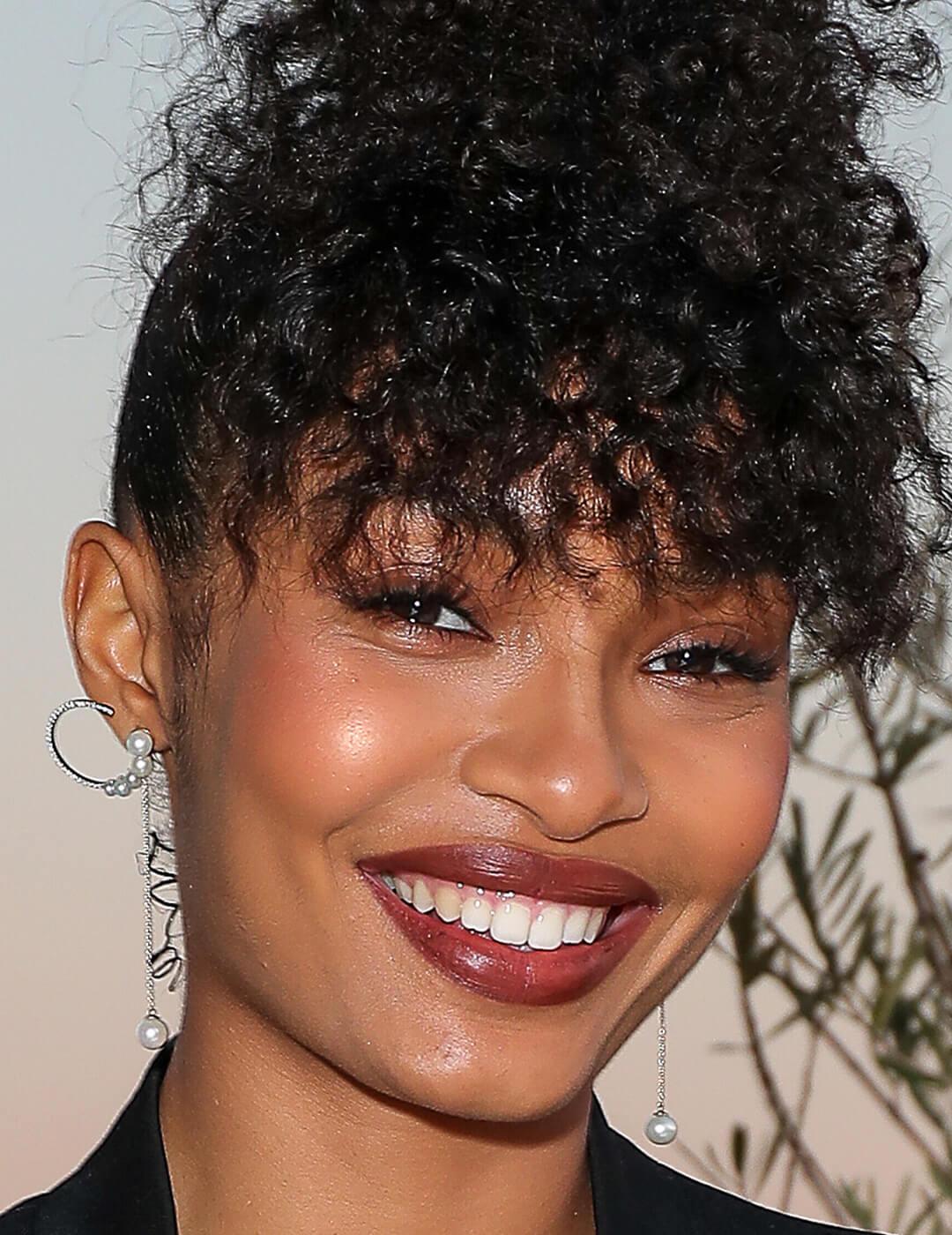 Close-up of Yara Shahidi rocking a neutral makeup look Desktop