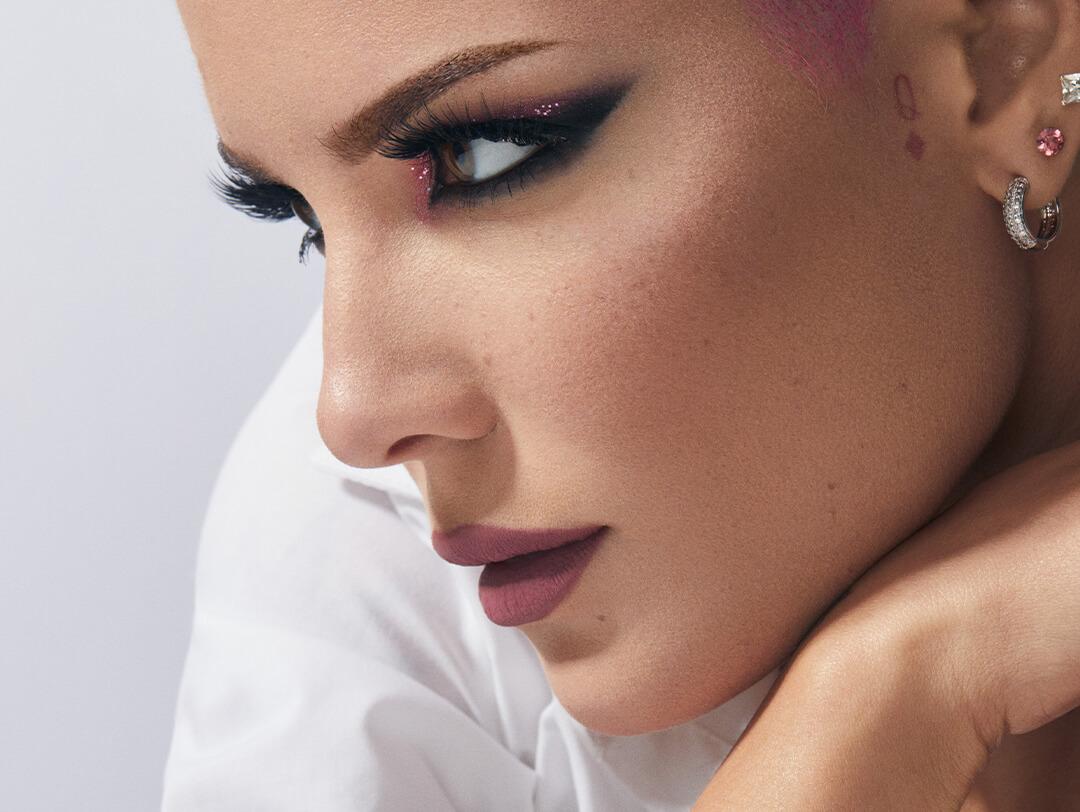 Side profile of Halsey rocking a glittery pink smoky eyeshadow makeup look and pink hair Desktop