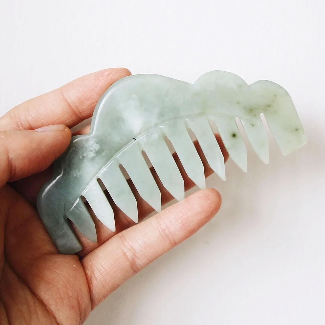 MOUNT LAI Jade Massaging Gua Sha Comb Mobile