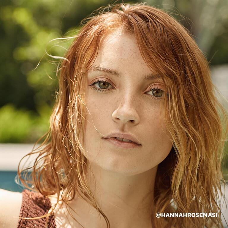 An image of Hannah Rose Masi sporting a wet hair look Desktop