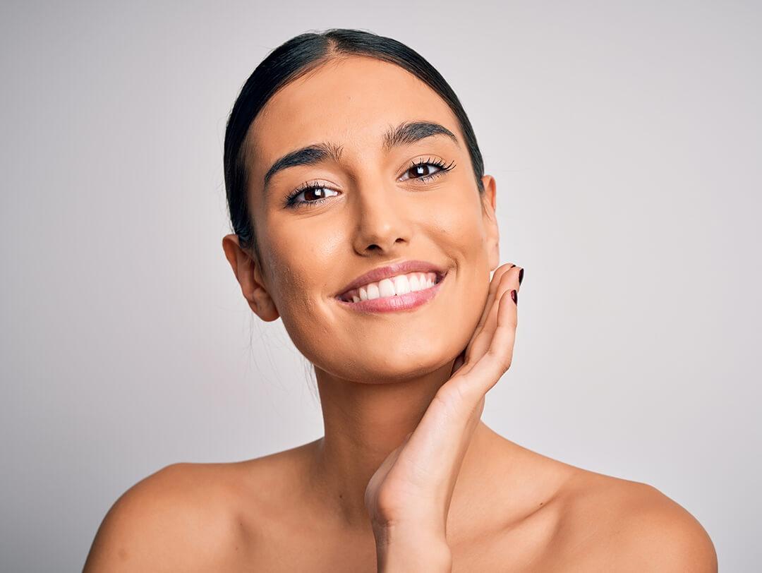 Close-up of a beautiful woman with a no-makeup makeup look Desktop