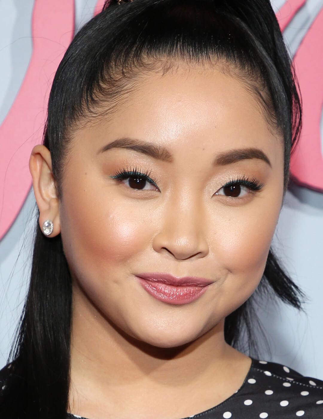 A photo of Lana Condor with a rosy blush Desktop