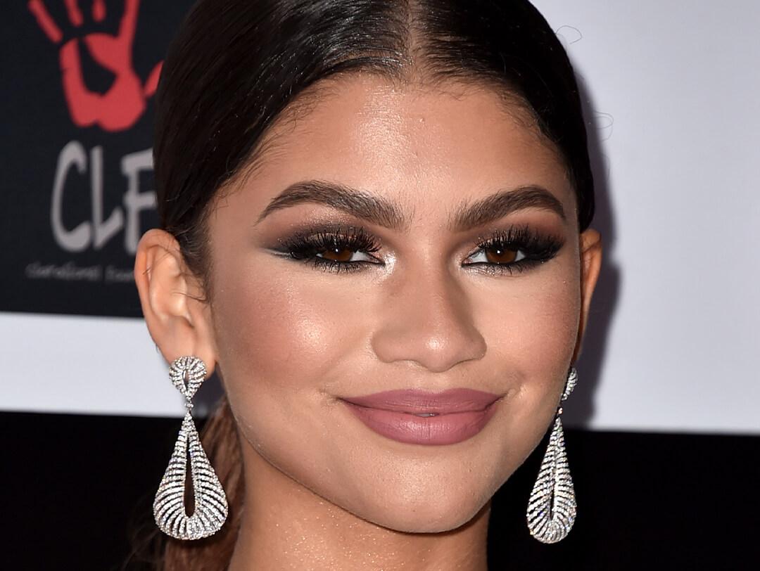 Close-up of Zendaya rocking a glam smoky eye makeup look on the red carpet Desktop
