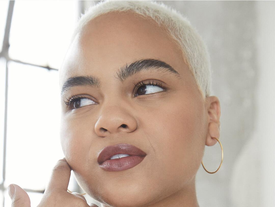 An image of a model with microbladed eyebrows. Desktop