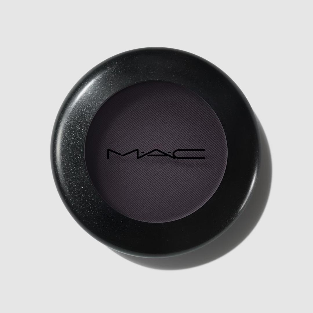 M.A.C. COSMETICS Eyeshadow in Carbon Mobile