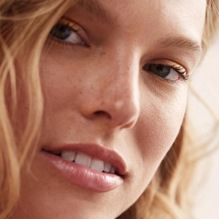 An image of a model. Mobile