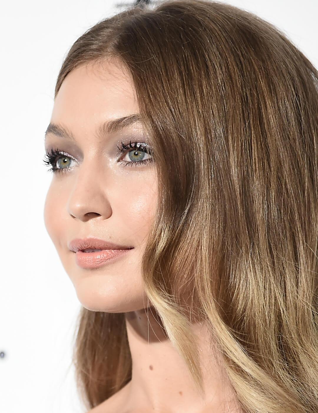 Gigi Hadid rocking a shimmery smoky eye makeup look Desktop