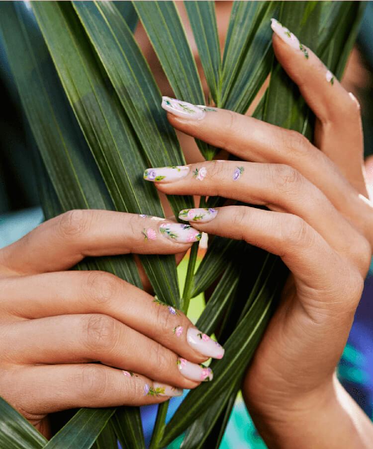 Roxette shows off her flowery manicure. Desktop