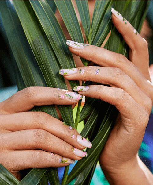 Roxette shows off her flowery manicure. Mobile