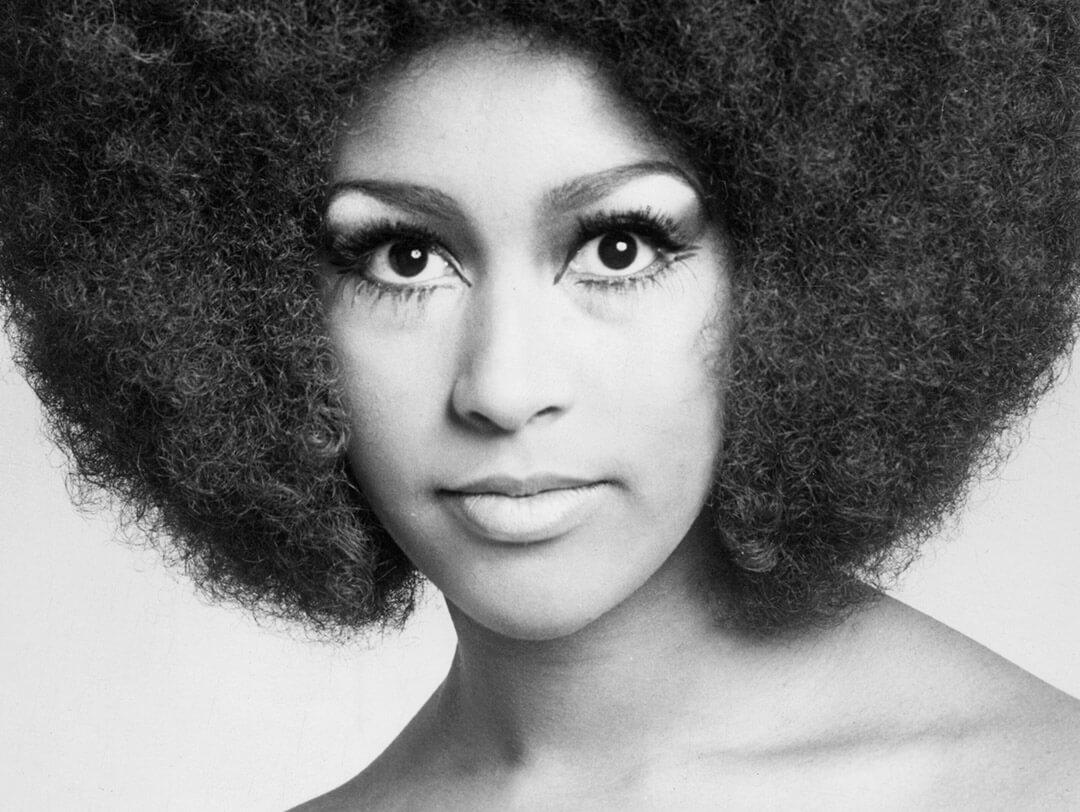 Black and white portrait of American pop singer Marsha Hunt Desktop