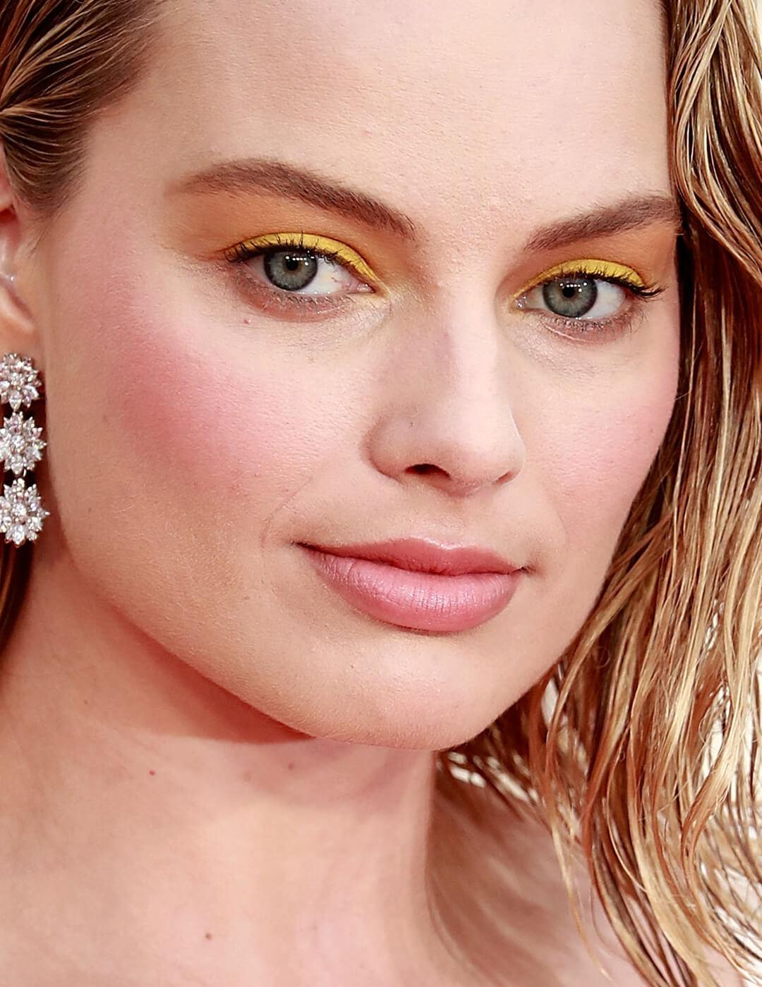 Margot Robbie rocking a yellow eyeshadow look and nude pink lips Desktop