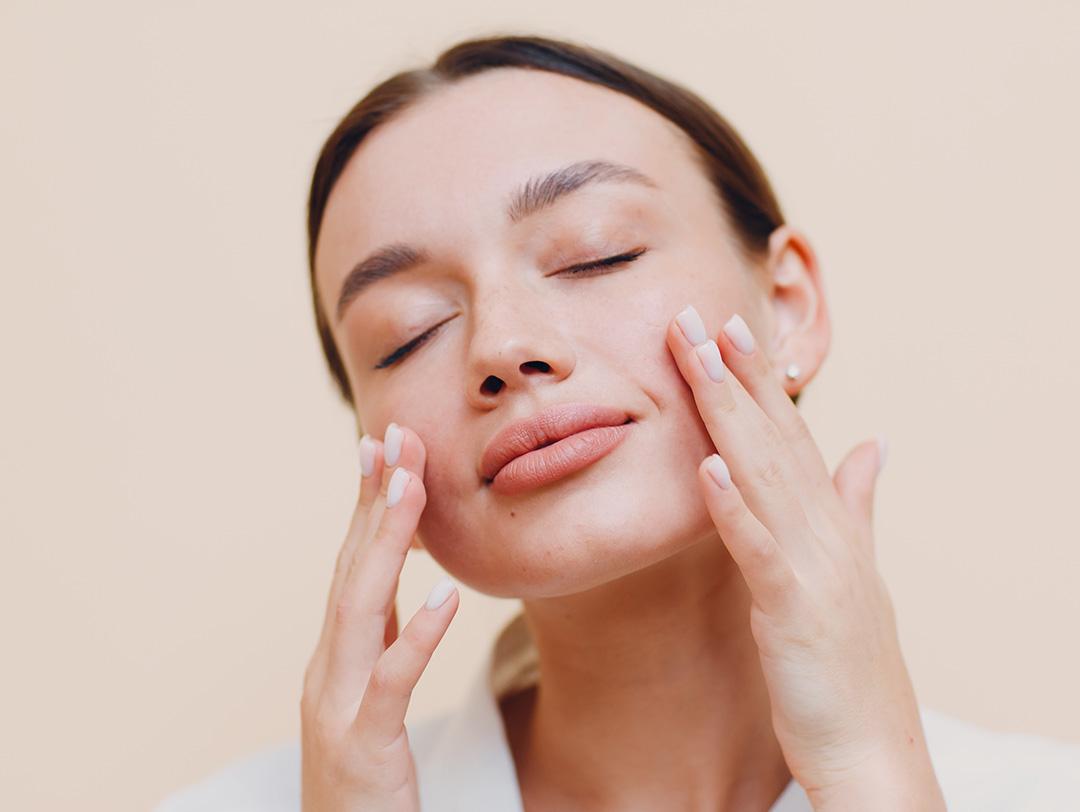 An image of clear liquid with bubbles on a pale teal surface Desktop