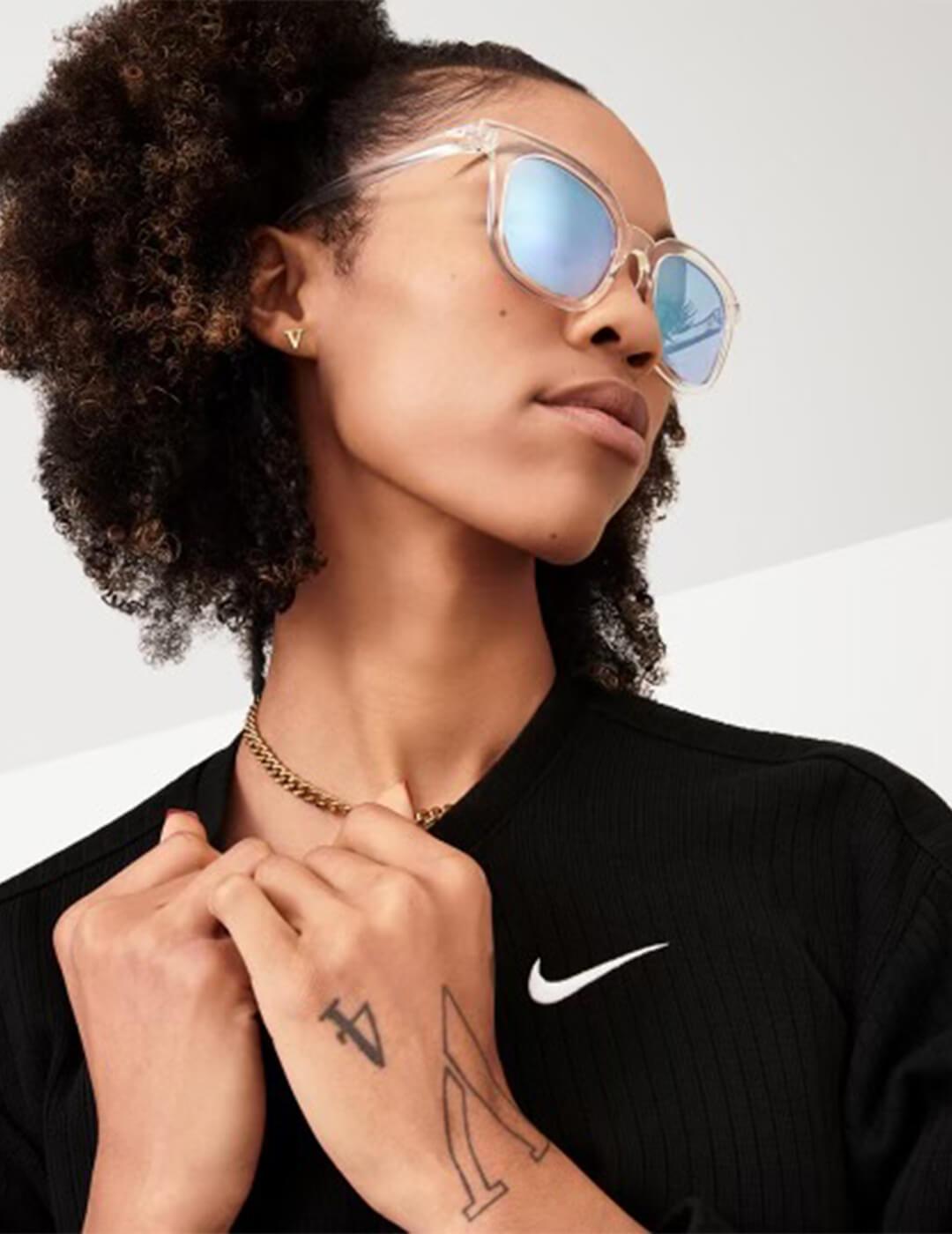 Vashti Cunningham posing with sunglasses on Mobile