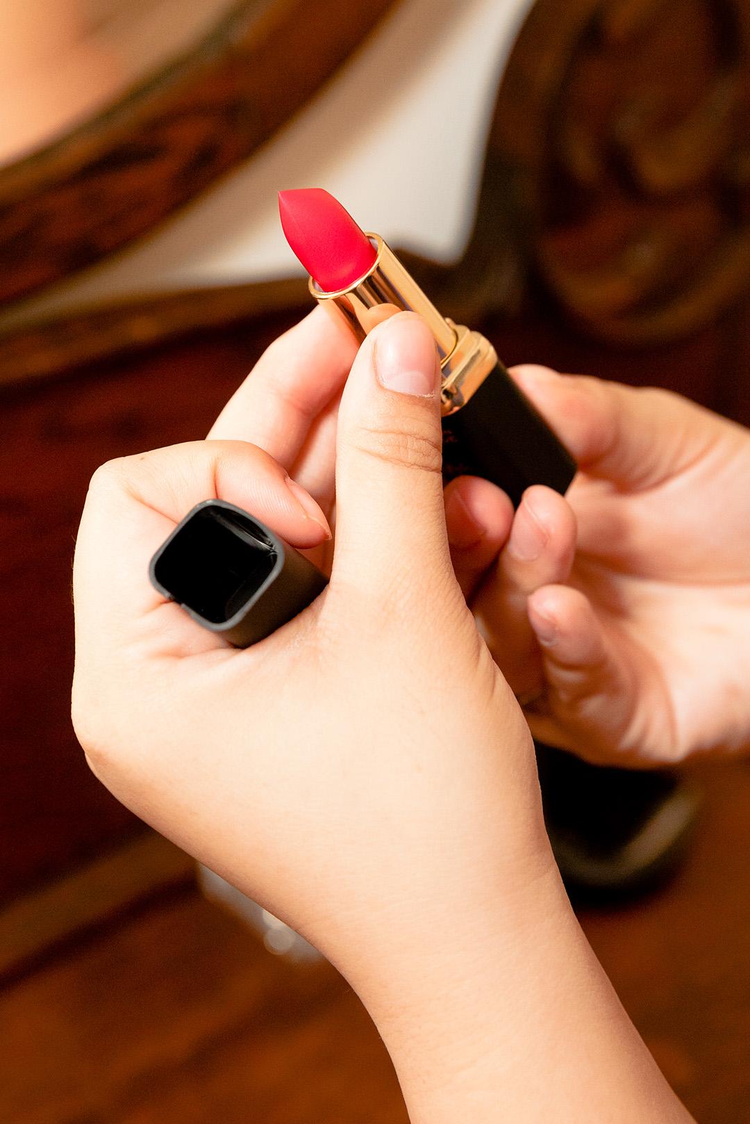 An image of a woman showing a redish-pink lipstick Desktop