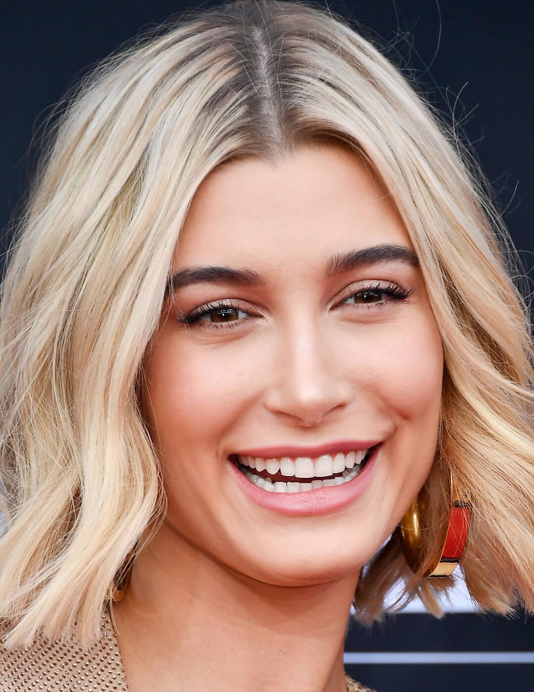 A photo of Hailey Bieber with a minimal makeup Desktop