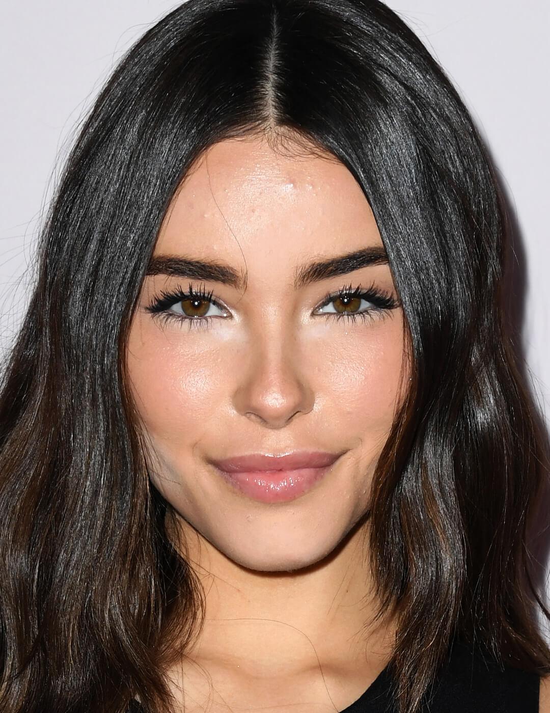 A photo of Madison Beer with bold eyelashes Desktop