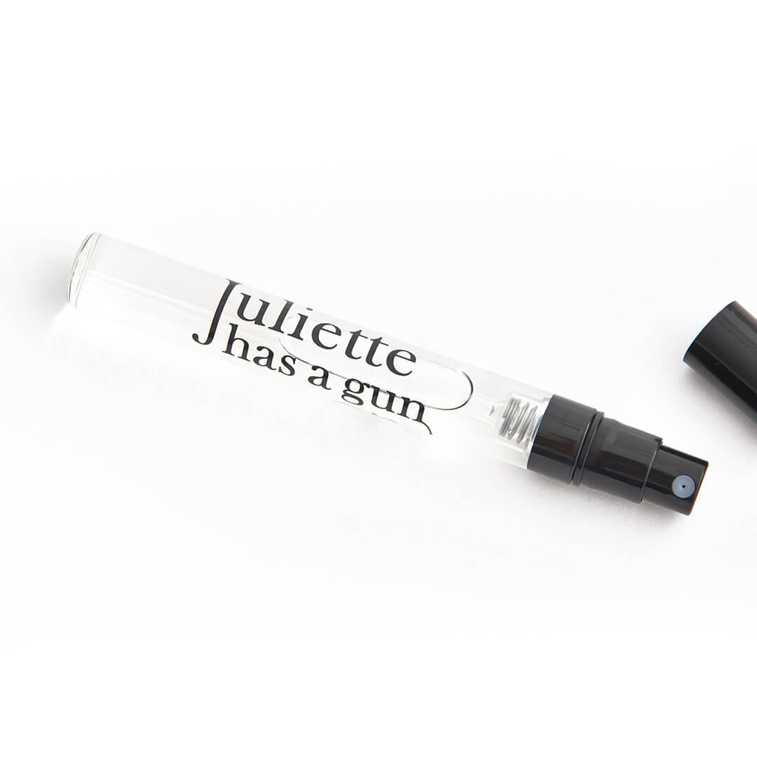 JULIETTE HAS A GUN Not a Perfume Desktop