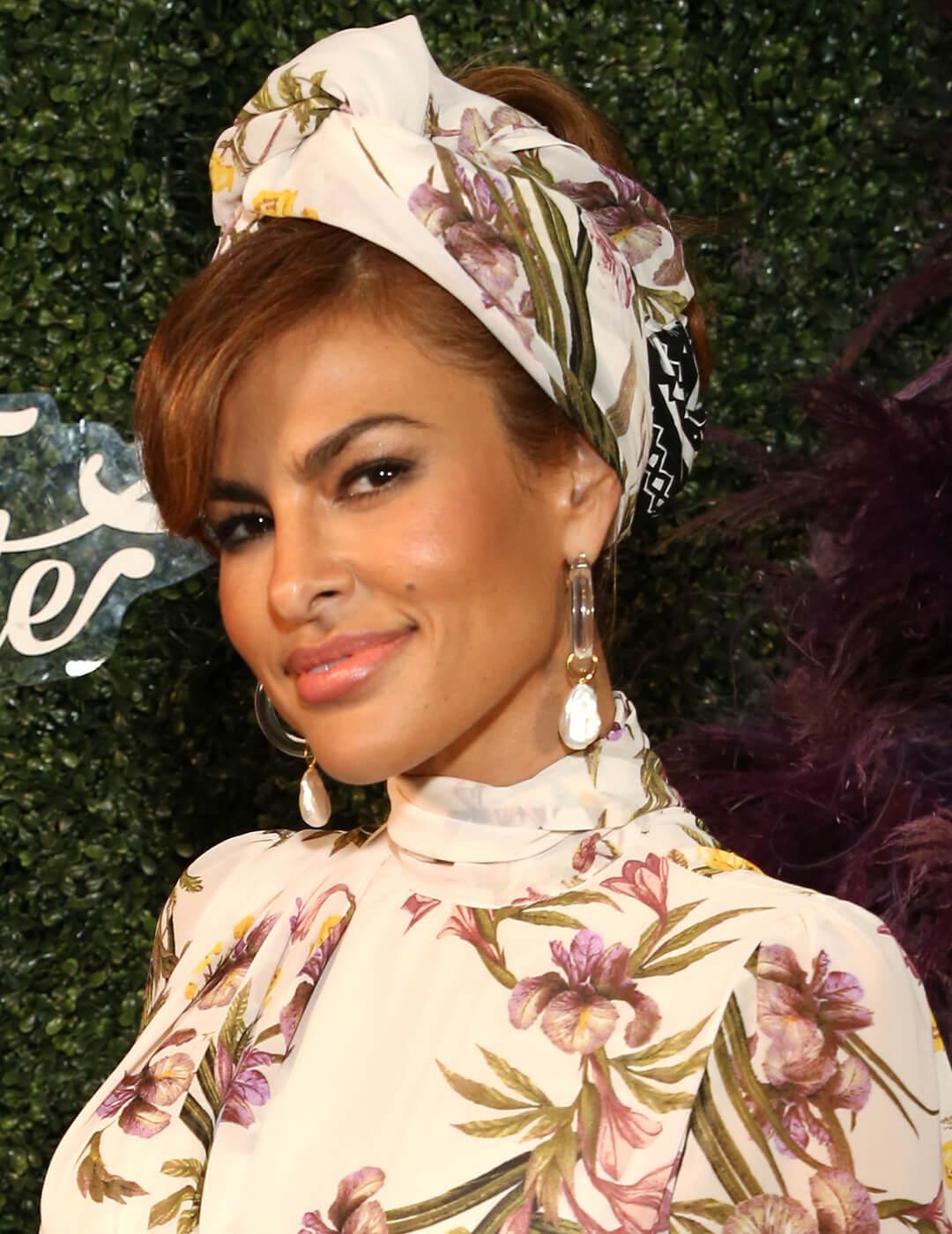 Eva Mendes rocking a matching floral headpiece and dress at the red carpet Desktop