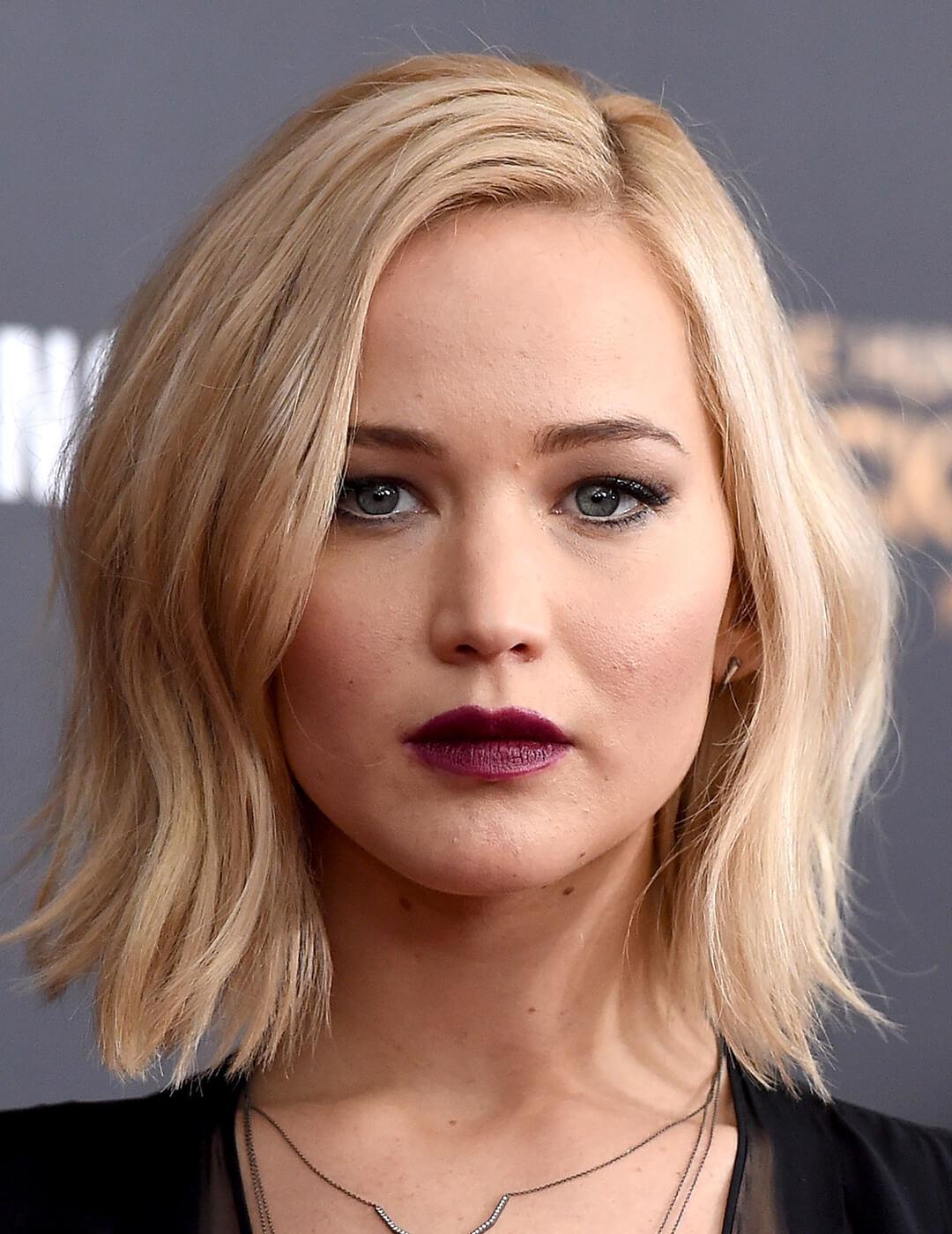 A photo of Jennifer Lawrence looking fierce in her wavy, blonde hair with purple lipstick Desktop