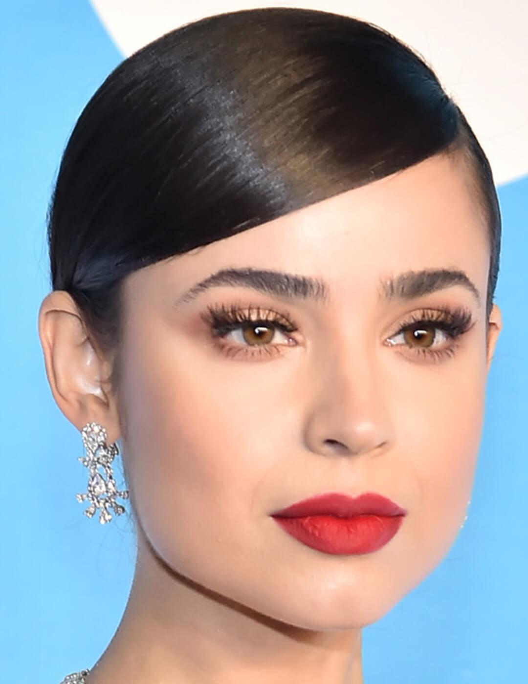 A photo of Sofia Carson with nude eyeshadow and red lips Desktop