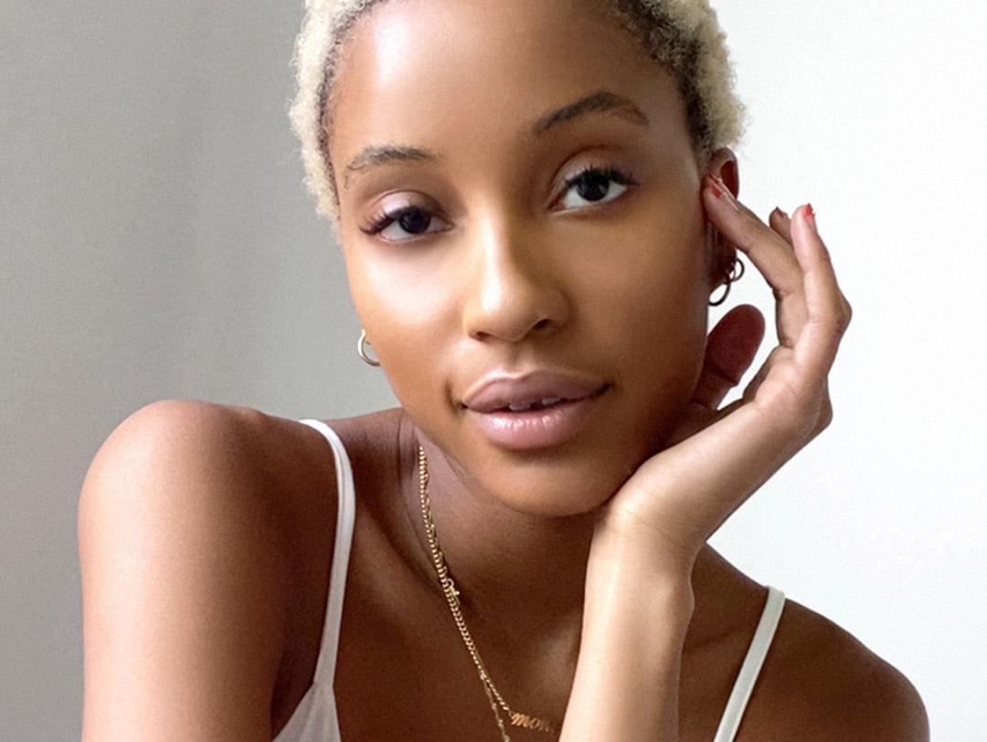 A photo of a model posing with healthy glowing skin Desktop