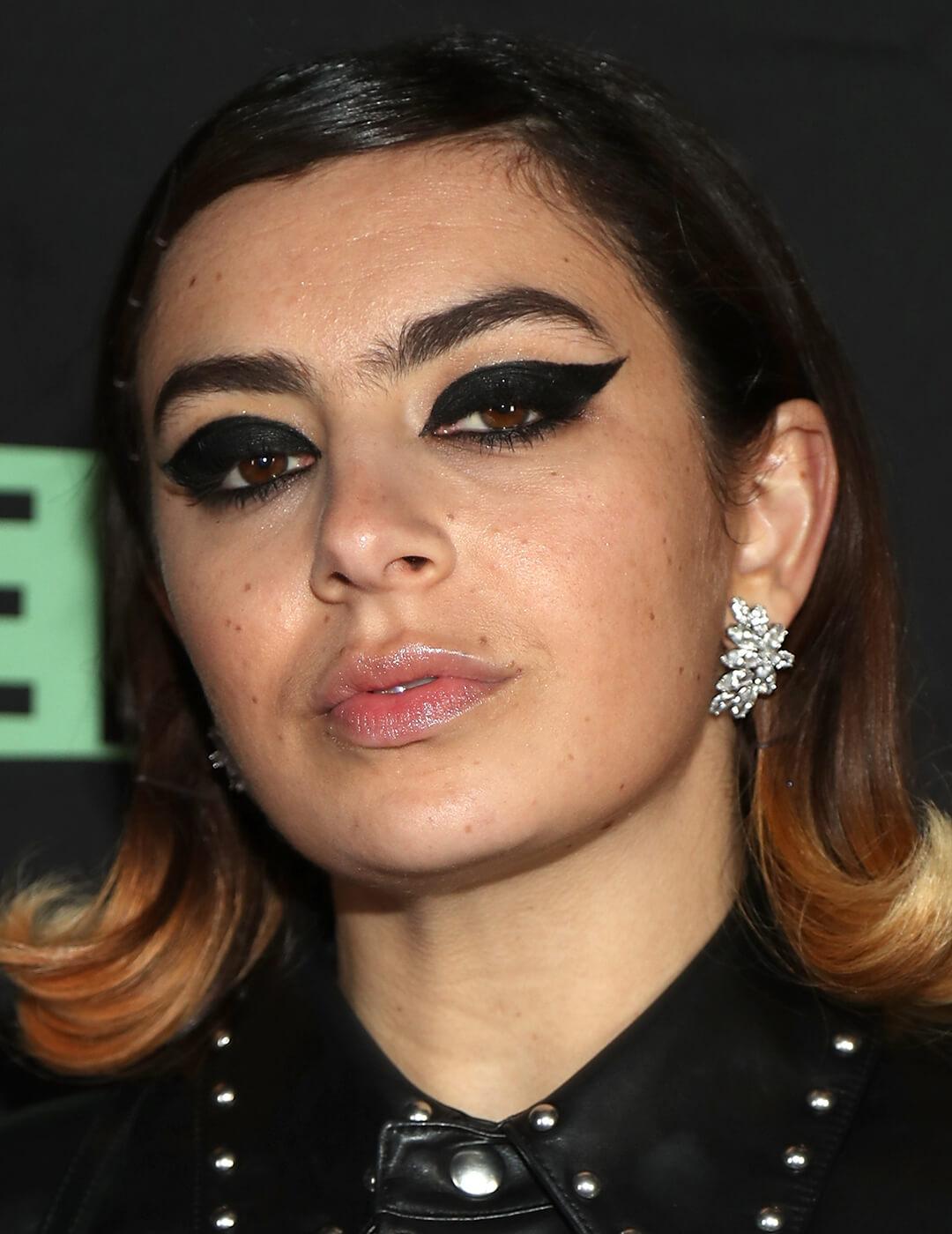 Charli XCX rocking a bold and thick cat eye makeup look Mobile