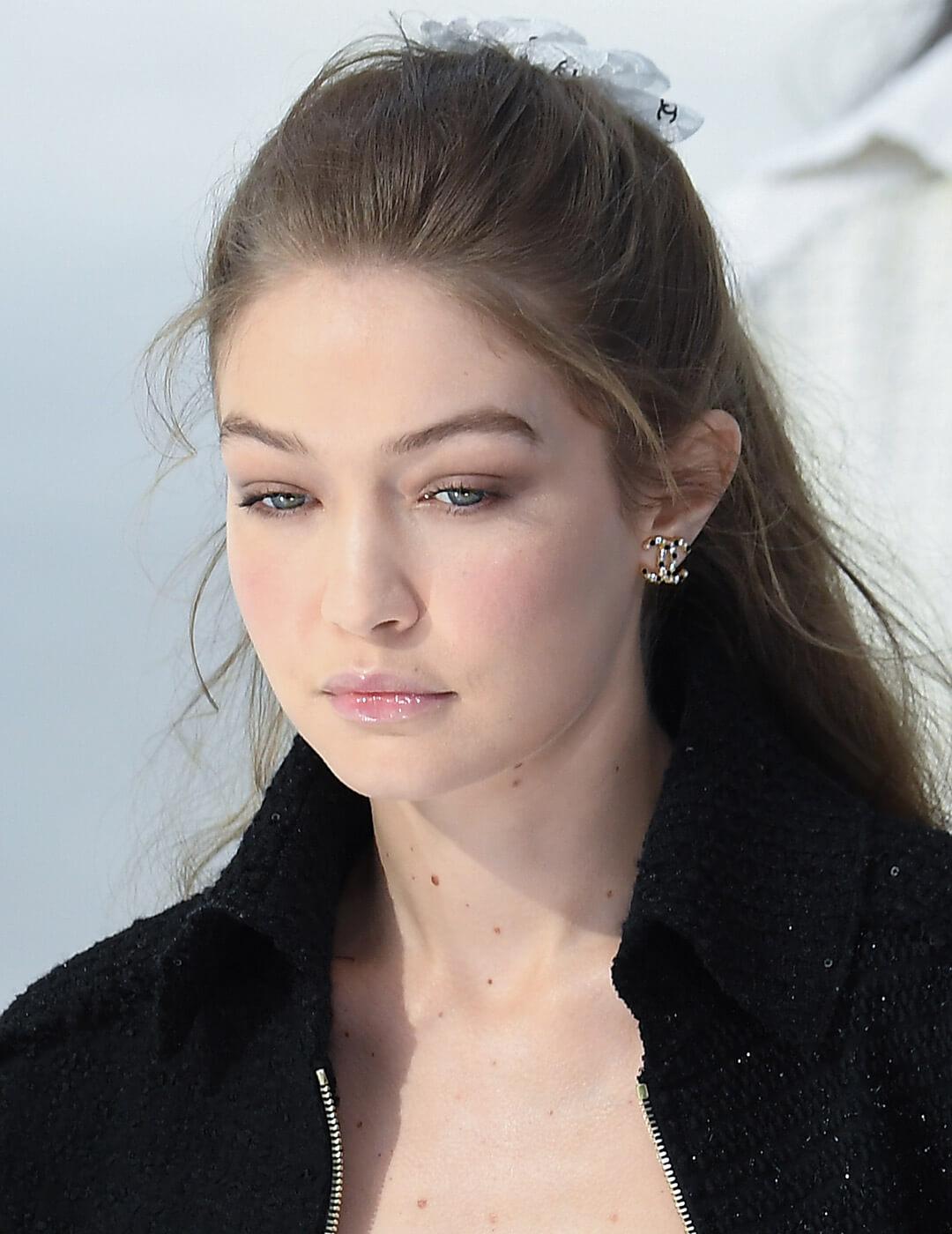 A photo of Gigi Hadid with a runway look Desktop