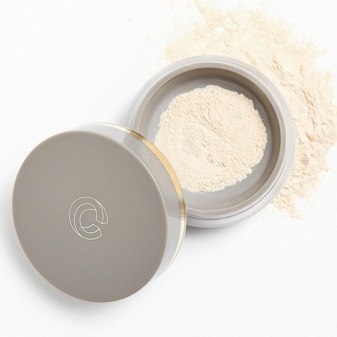 COMPLEX CULTURE SET, GO • Translucent Finishing Powder in Clarity Desktop