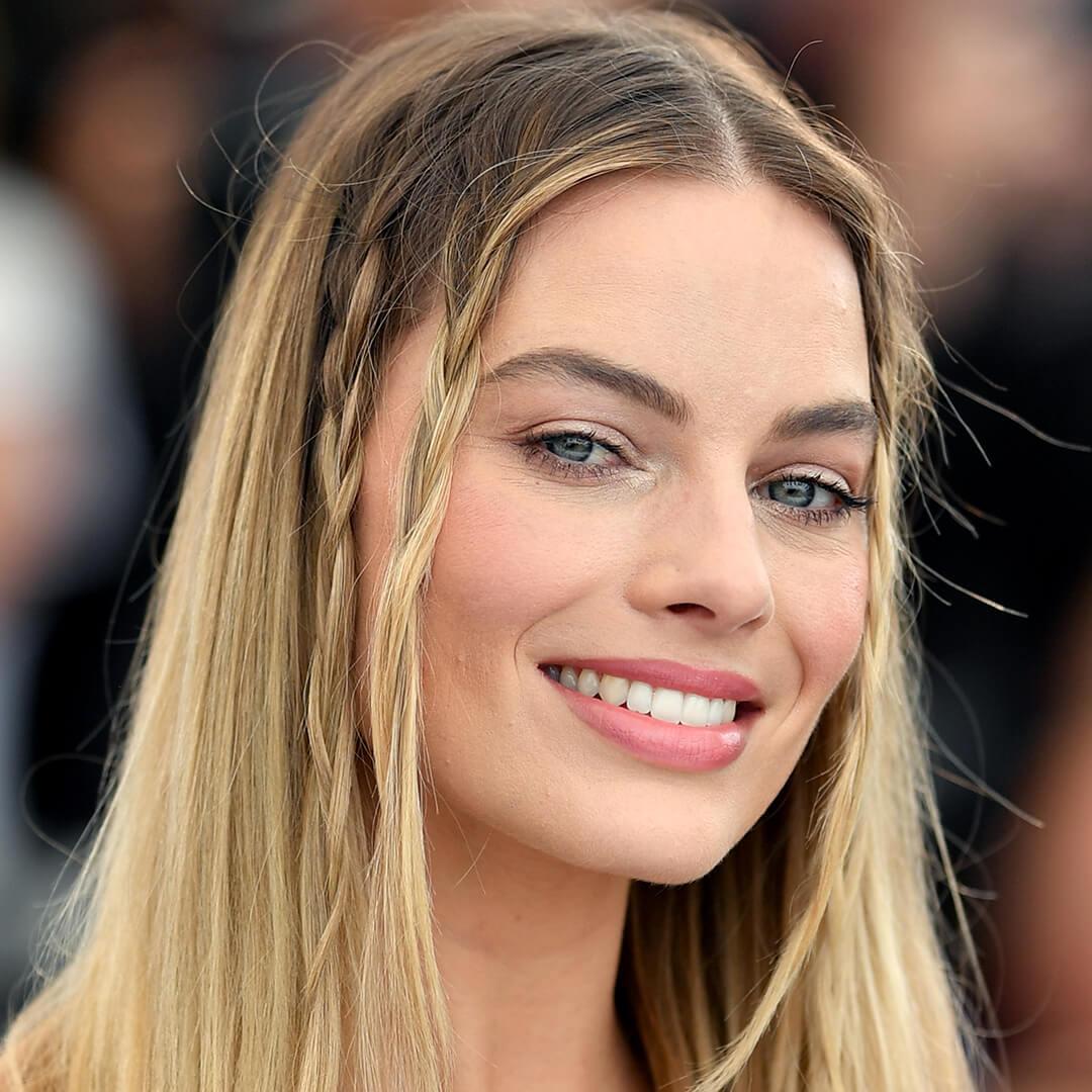 A photo of Margot Robbie with braids Desktop