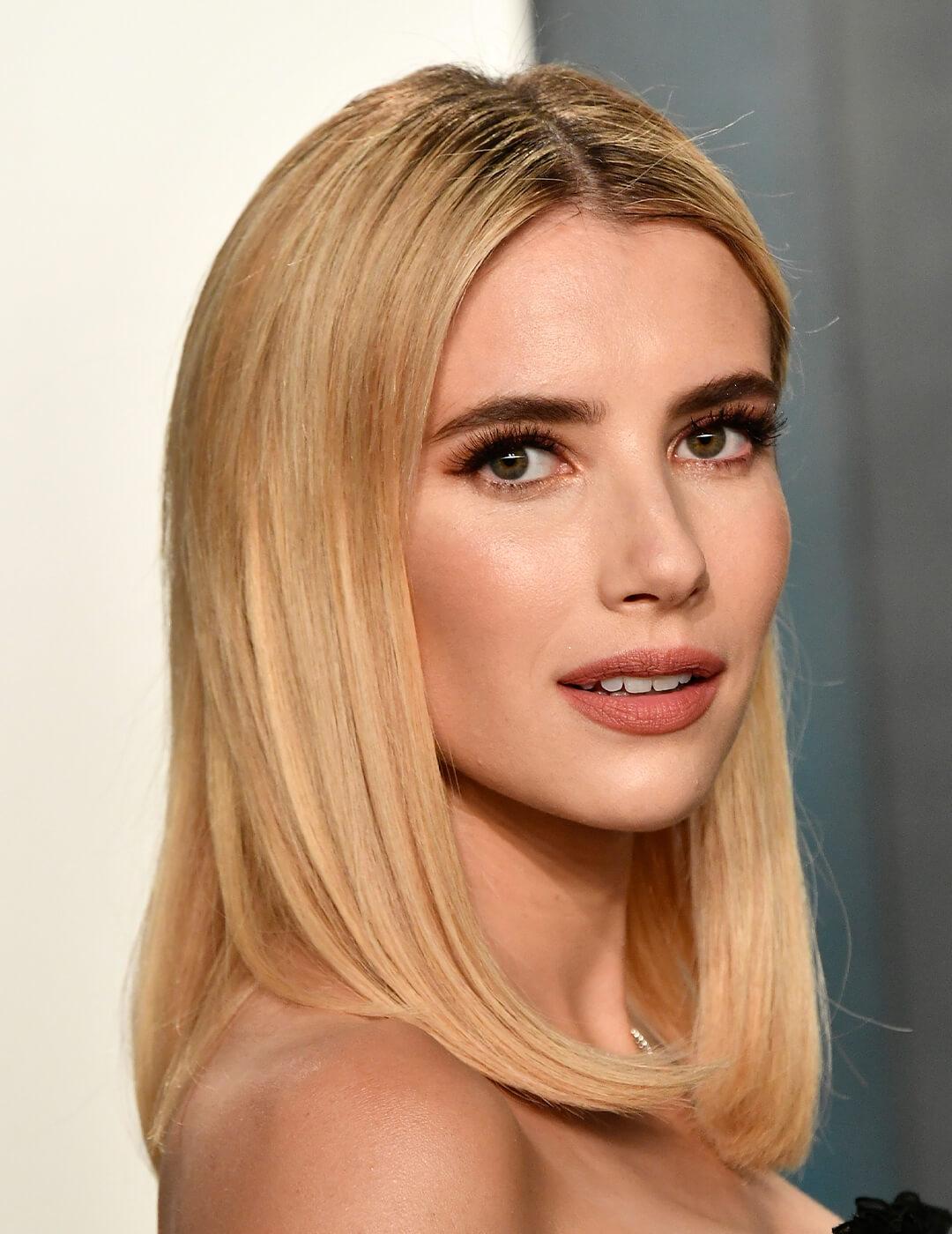 A photo of Emma Roberts with a captivating buttercream blonde hair Desktop