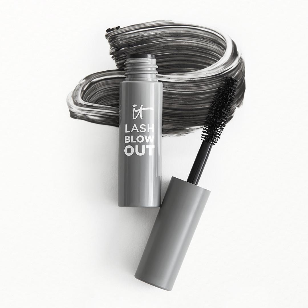 IT COSMETICS Lash Blowout Salon Volume Lift Mascara in Black Desktop