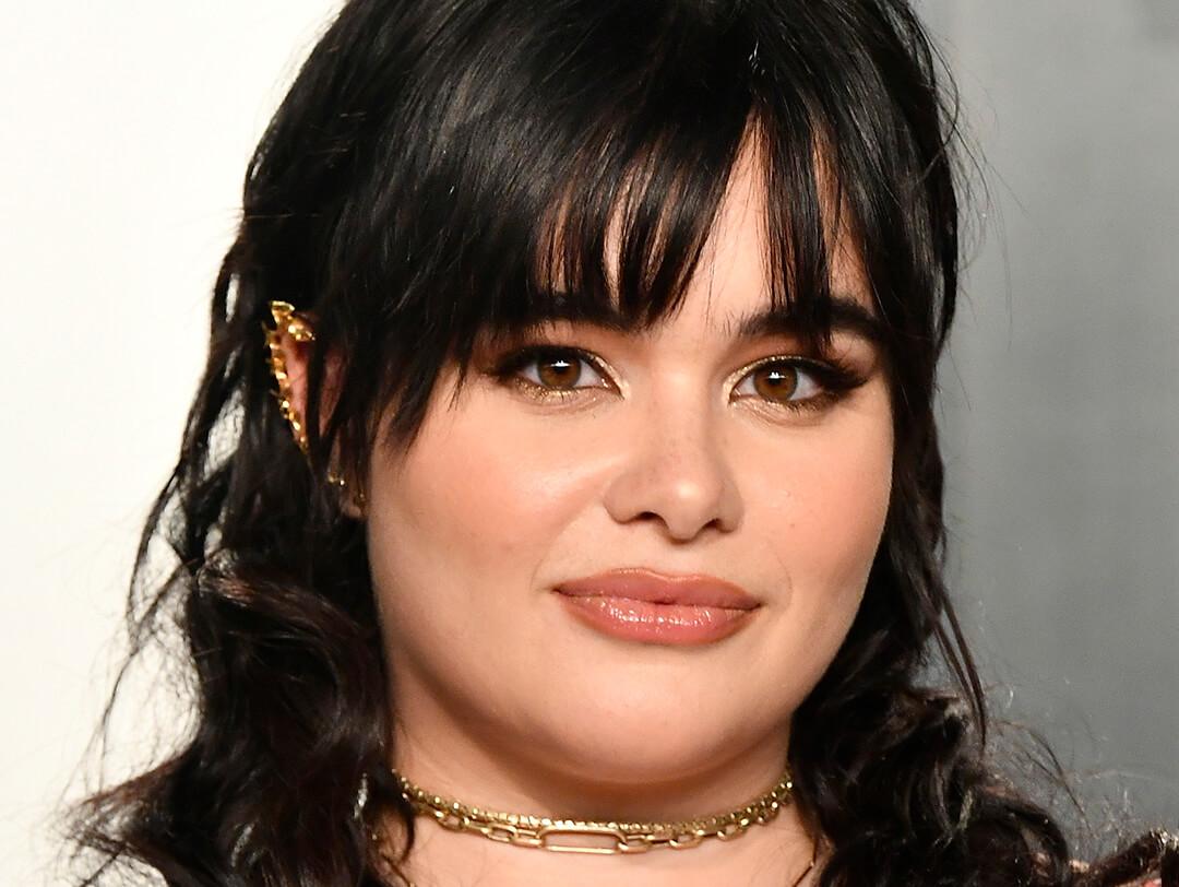 A photo of Barbie Ferreira with bangs and short waves Desktop